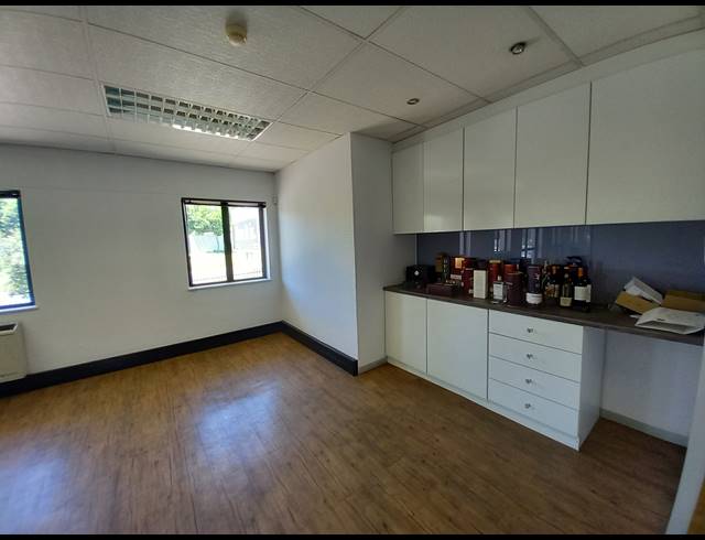 209M² OFFICE TO LET IN BRYANSTON
